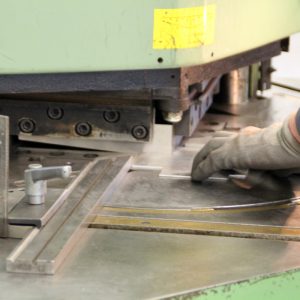 kostecki-metallbau-schlosserei-bauschlosserei-bearbeitung-stanzen-schneiden-Peddiworker-babenhausen-frankfurt-aschaffenburg-stahl-aluminium-edelstahl