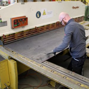 kostecki-metallbau-schlosserei-bauschlosserei-schlagscheere-schlage-4100mm-8mm-materialstaerke-babenhausen-frankfurt-aschaffenburg-metall-edelstahl-aluminium