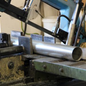 kostecki-metallbau-schlosserei-bauschlosserei-stahl-bearbeitung-säge-rundrohr-babenhausen-frankfurt-aschaffenburg-aluminium-edelstahl