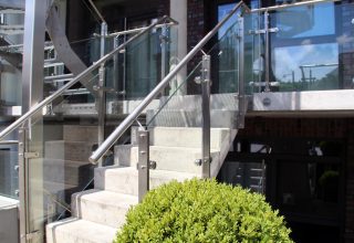 kostecki-metallbau-bauschlosserei-schlosserei-babenhausen-aschaffenburg-frankfurt-hanau-balkon-edelstahl-glas-geländer-modern-3